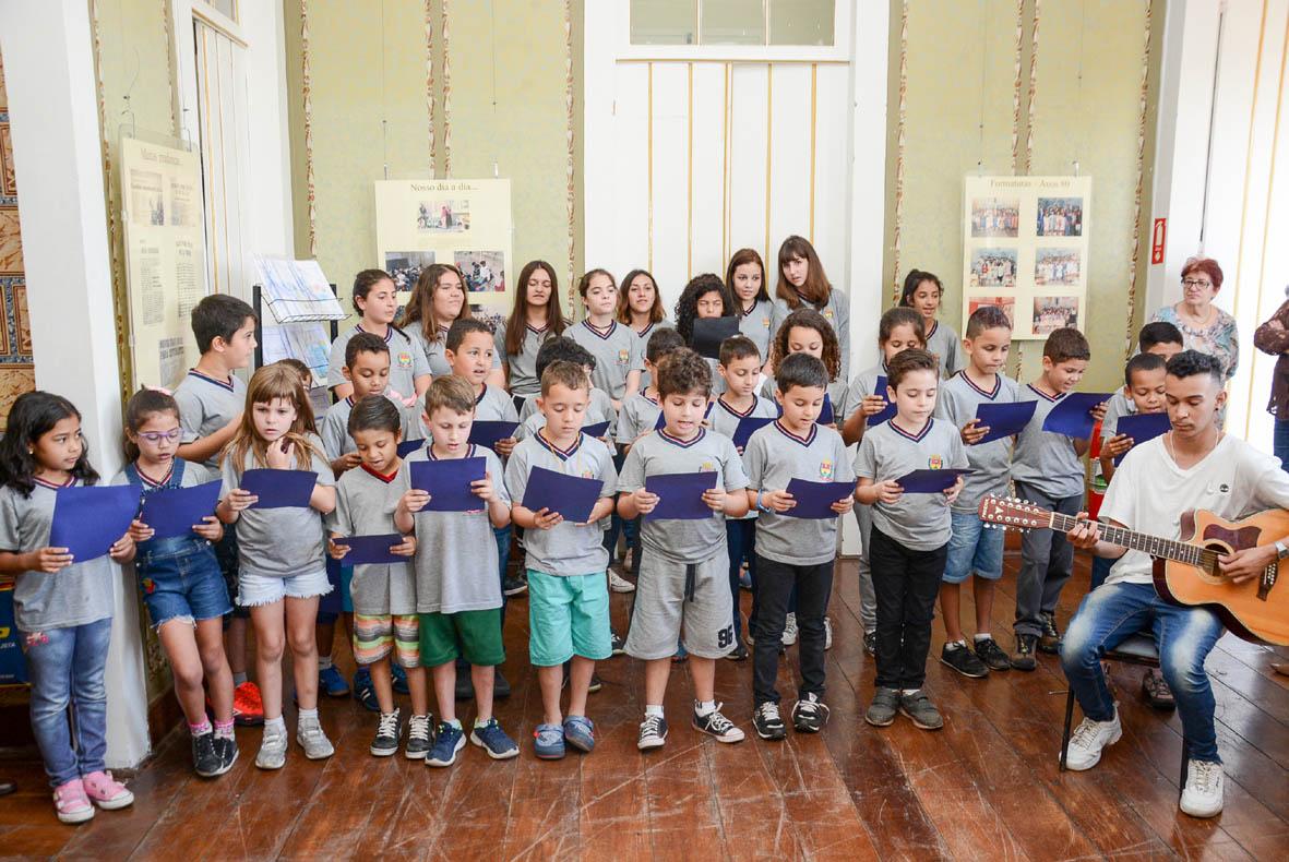 Abertura da exposição de aniversário da Escola Maria Mercedes é realizada no Museu Municipal