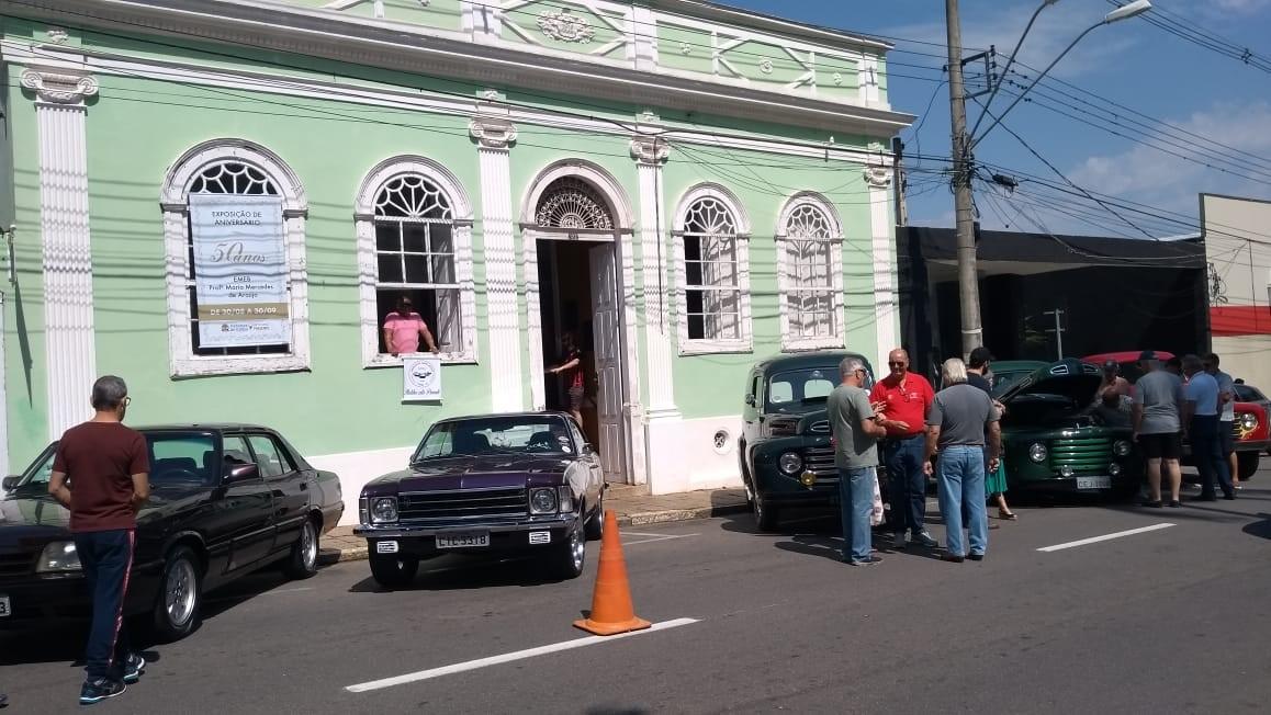 Artigos, fotos, livros e réplicas podem ser contemplados na Exposição de Carros Antigos