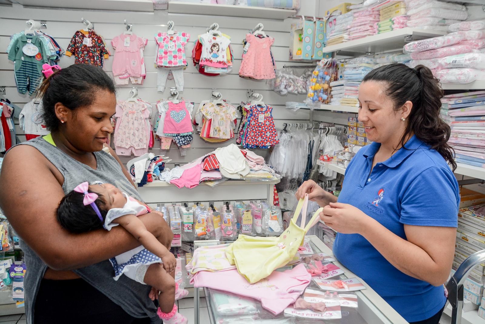 Comércio itatibense abre hoje acreditando em vendas de última hora