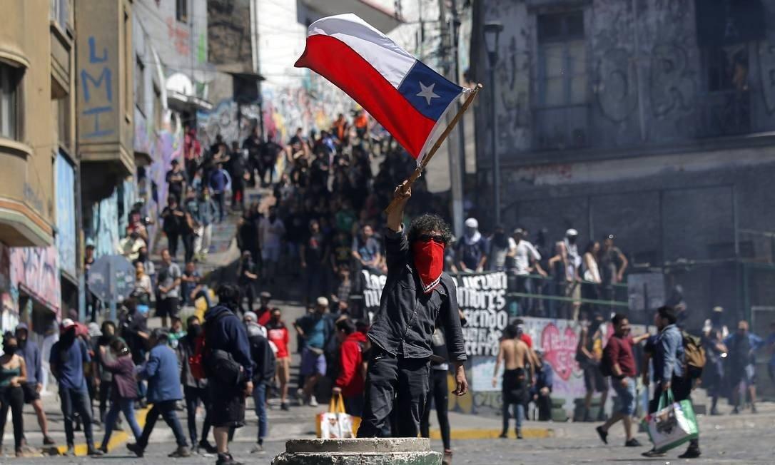 Greve de caminhoneiros agrava situação no Chile, enquanto protestos prosseguem