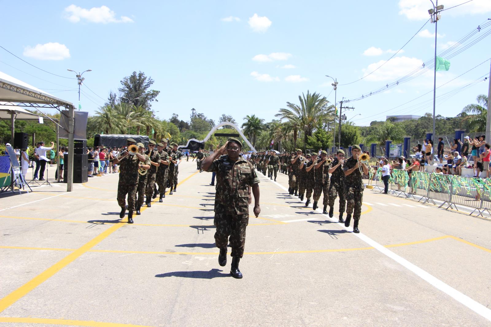 Homenagens e desfile na comemoração do centenário do Tiro de Guerra