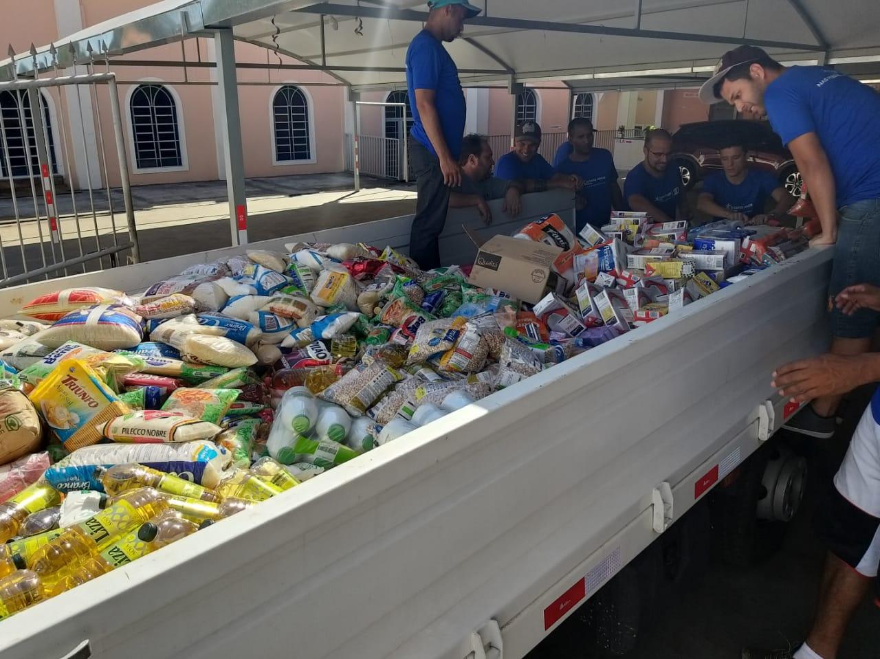 População itatibense doa três toneladas de alimentos durante ação solidária