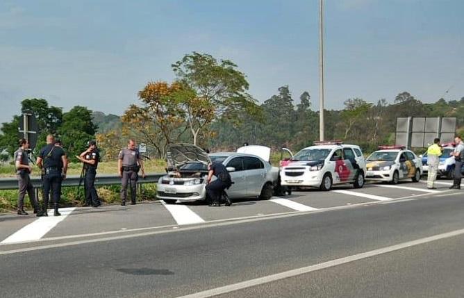 Veículo roubado tenta fugir de abordagem do GPOM e é detido na Dom Pedro I