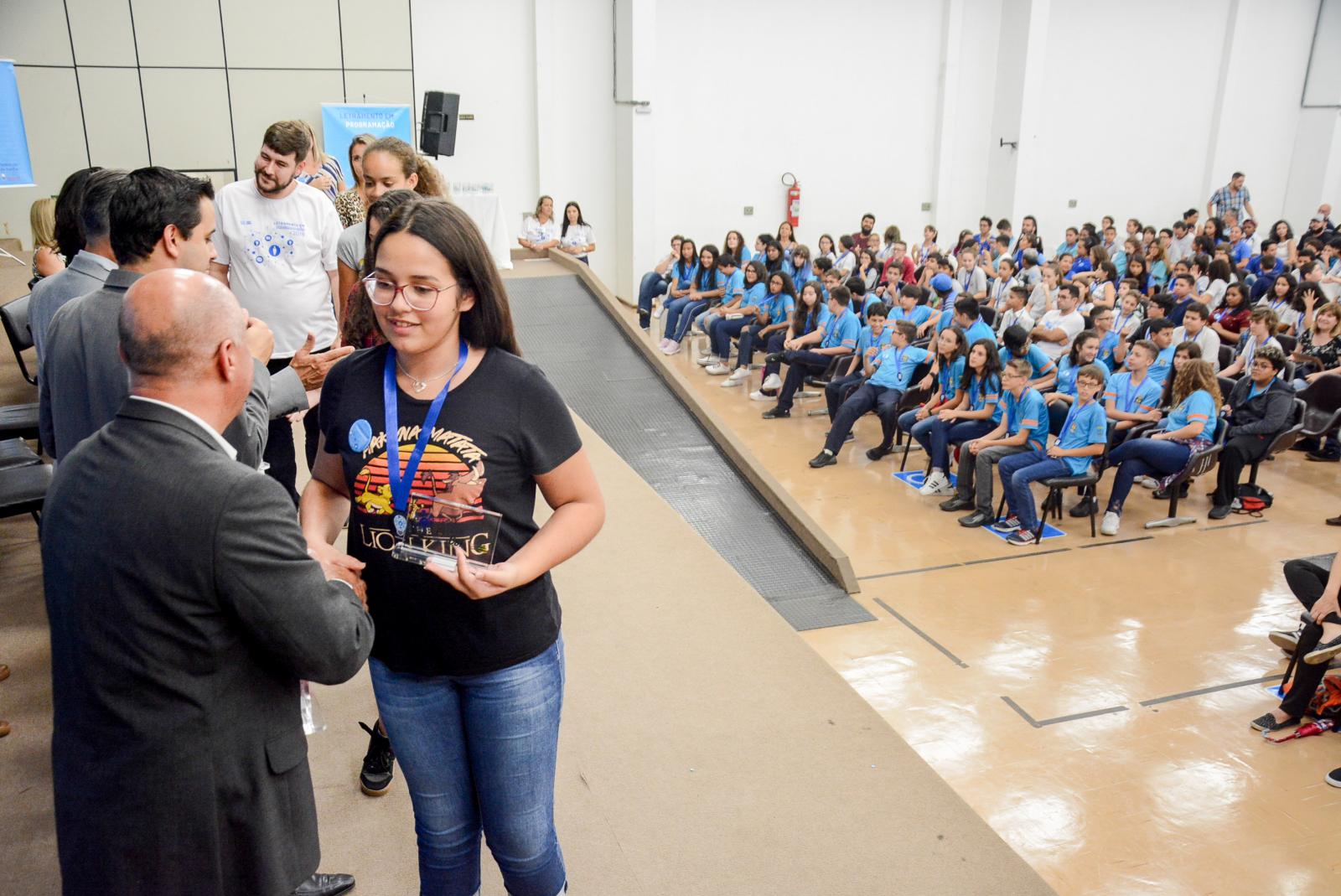 Alunos de Letramento e Programação são premiados na USF