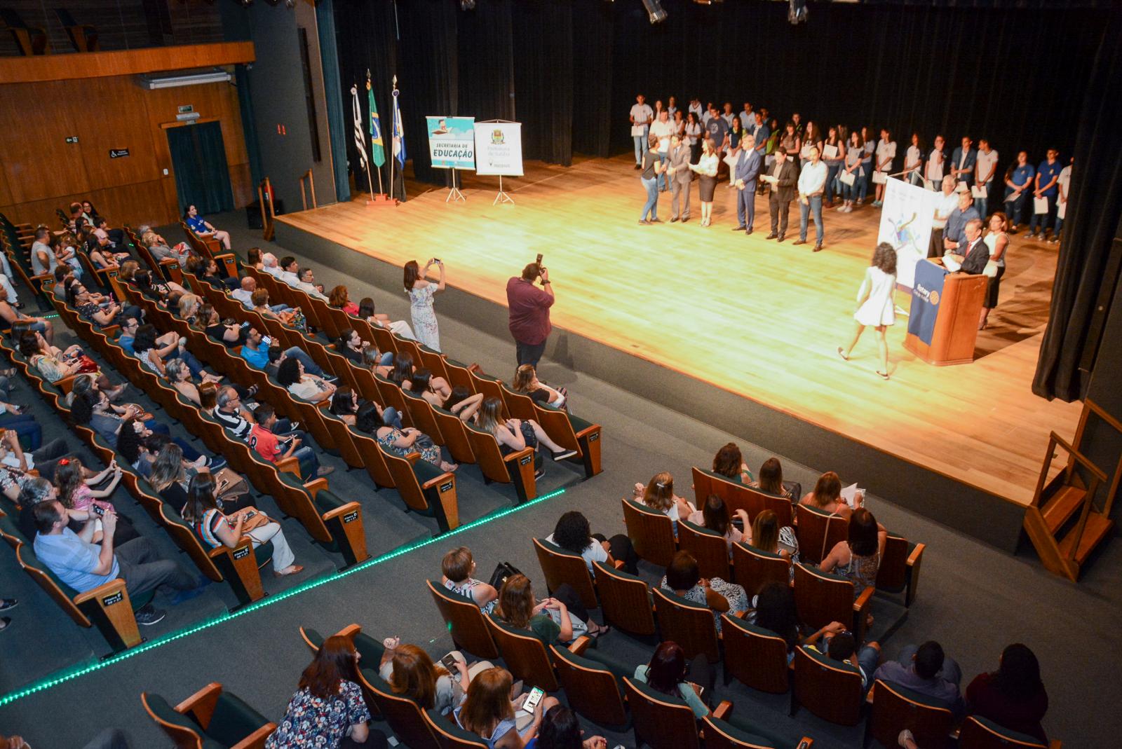 Escolas públicas definem os finalistas do concurso Melhor Estudante de Itatiba 