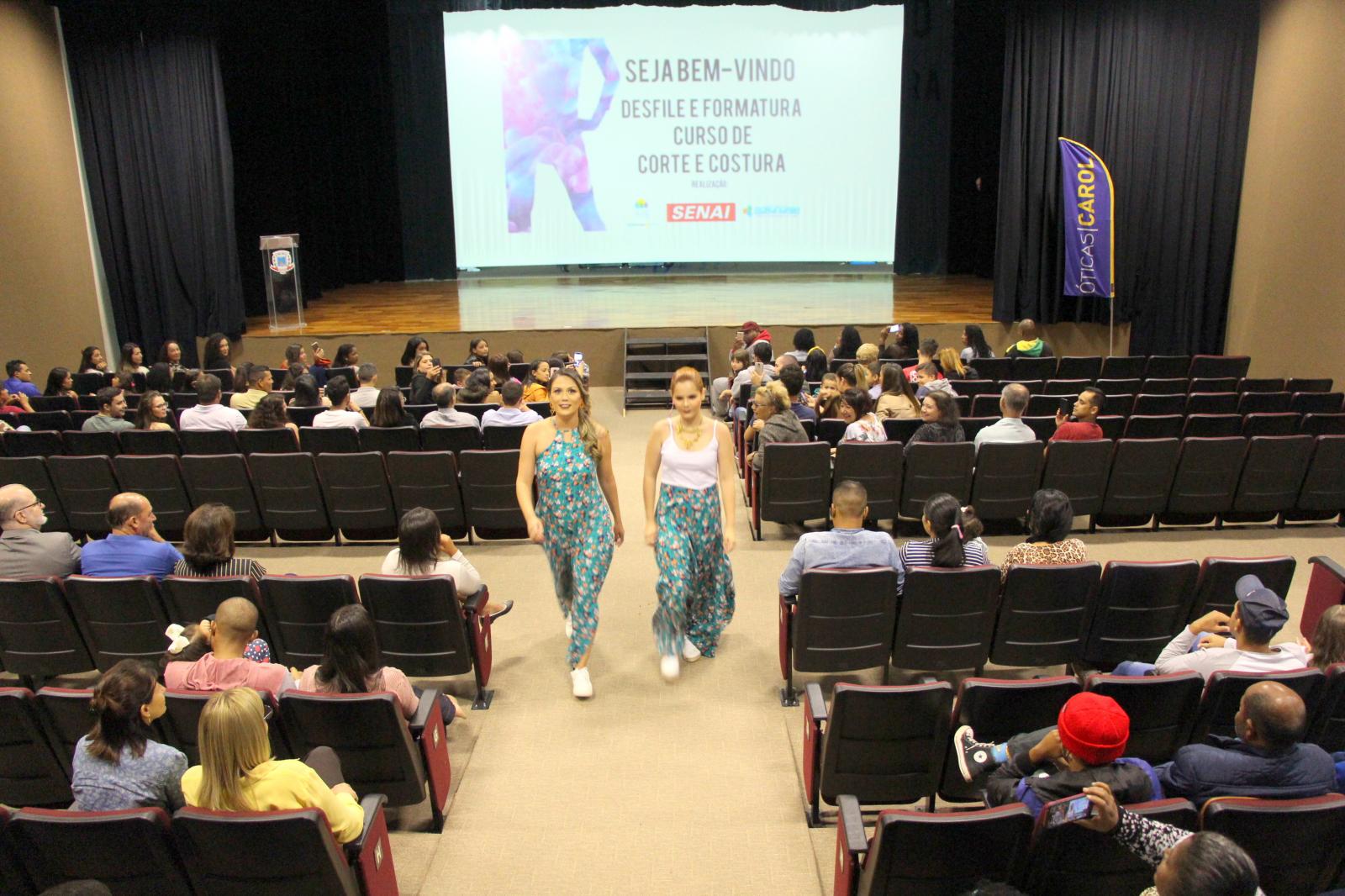 FSS de Morungaba promove Desfile de Moda no Teatro Municipal Fioravante Frare