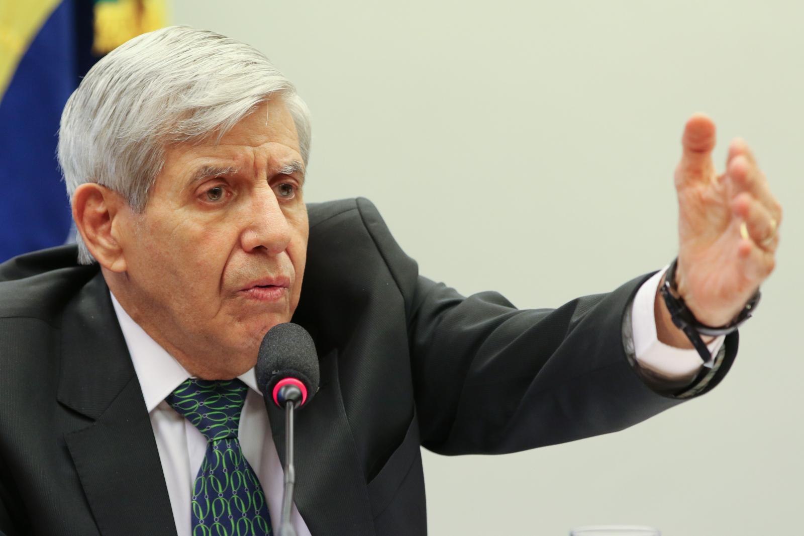 General Heleno bate boca com deputada do PSOL 