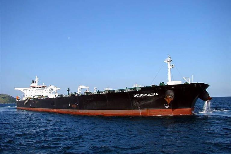 Governo pede via Interpol dados de empresa que administra navio suspeito