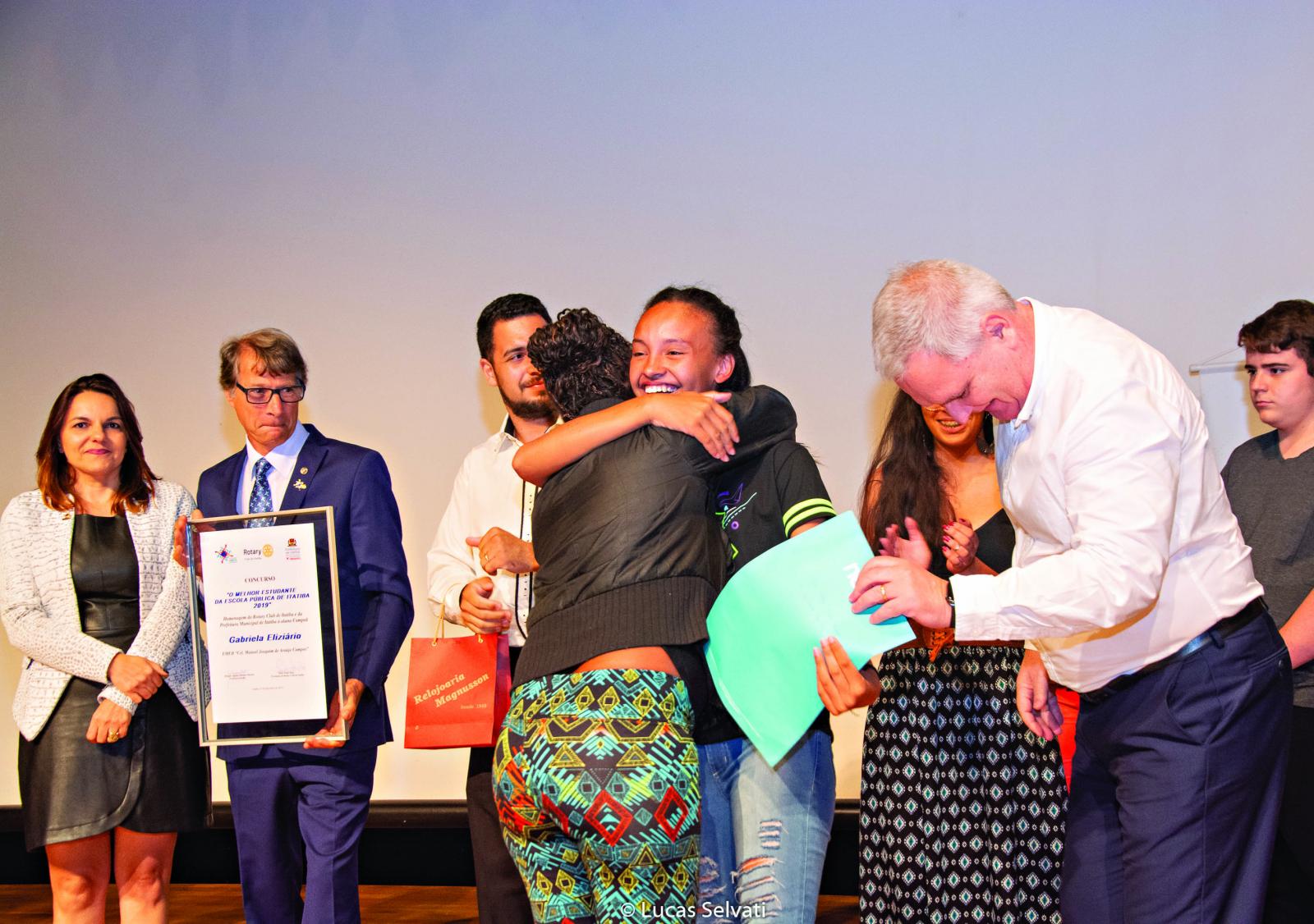 Gabriela Eliziário é a melhor estudante da escola pública de Itatiba