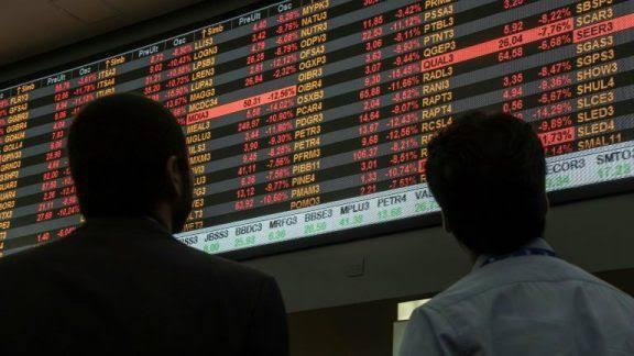 Ibovespa atinge marca recorde de 110 mil pontos; dólar tem queda