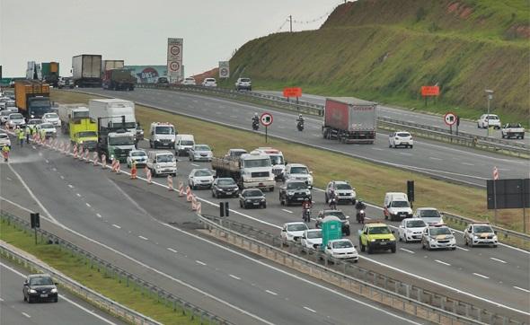 Liberação de via expressa desafoga tráfego na Rodovia Dom Pedro I