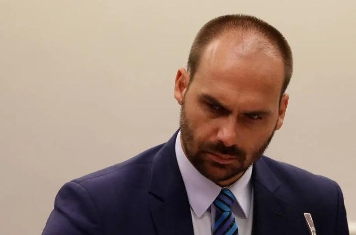 PSL suspende Eduardo Bolsonaro por um ano; outros 17 deputados são punidos