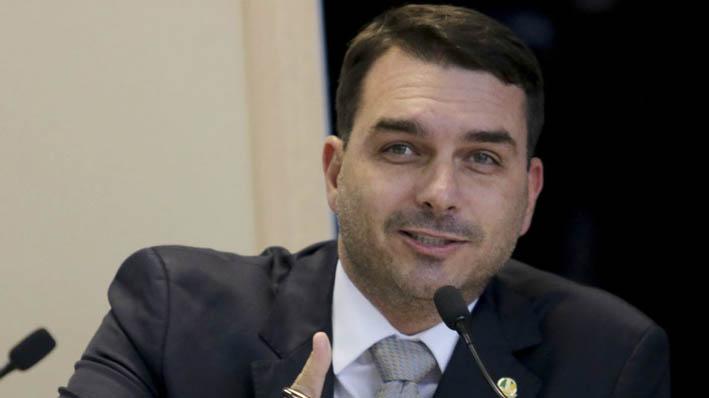 Desembargador vota para anular quebra de sigilo de Flávio Bolsonaro