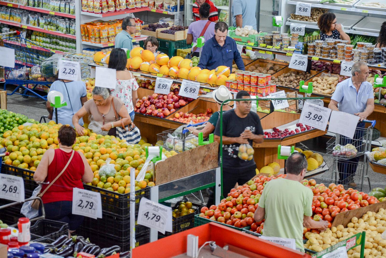 Supermercado Modelo amplia horário da feirinha