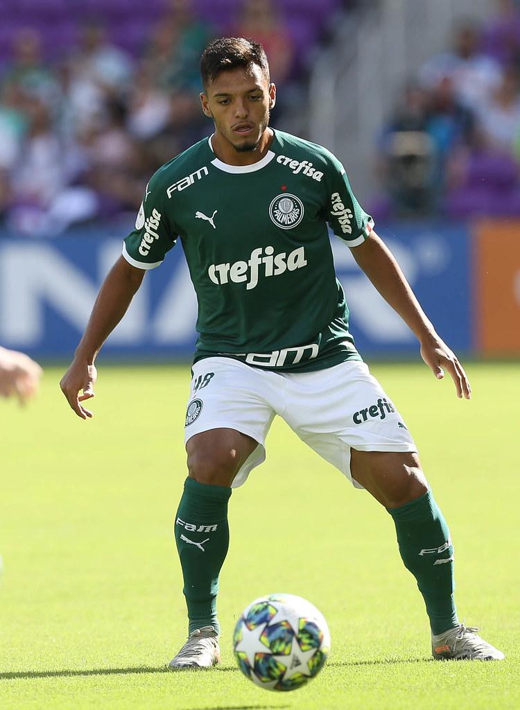 Gabriel Menino exalta bom início no Palmeiras e se surpreende com fama rápida