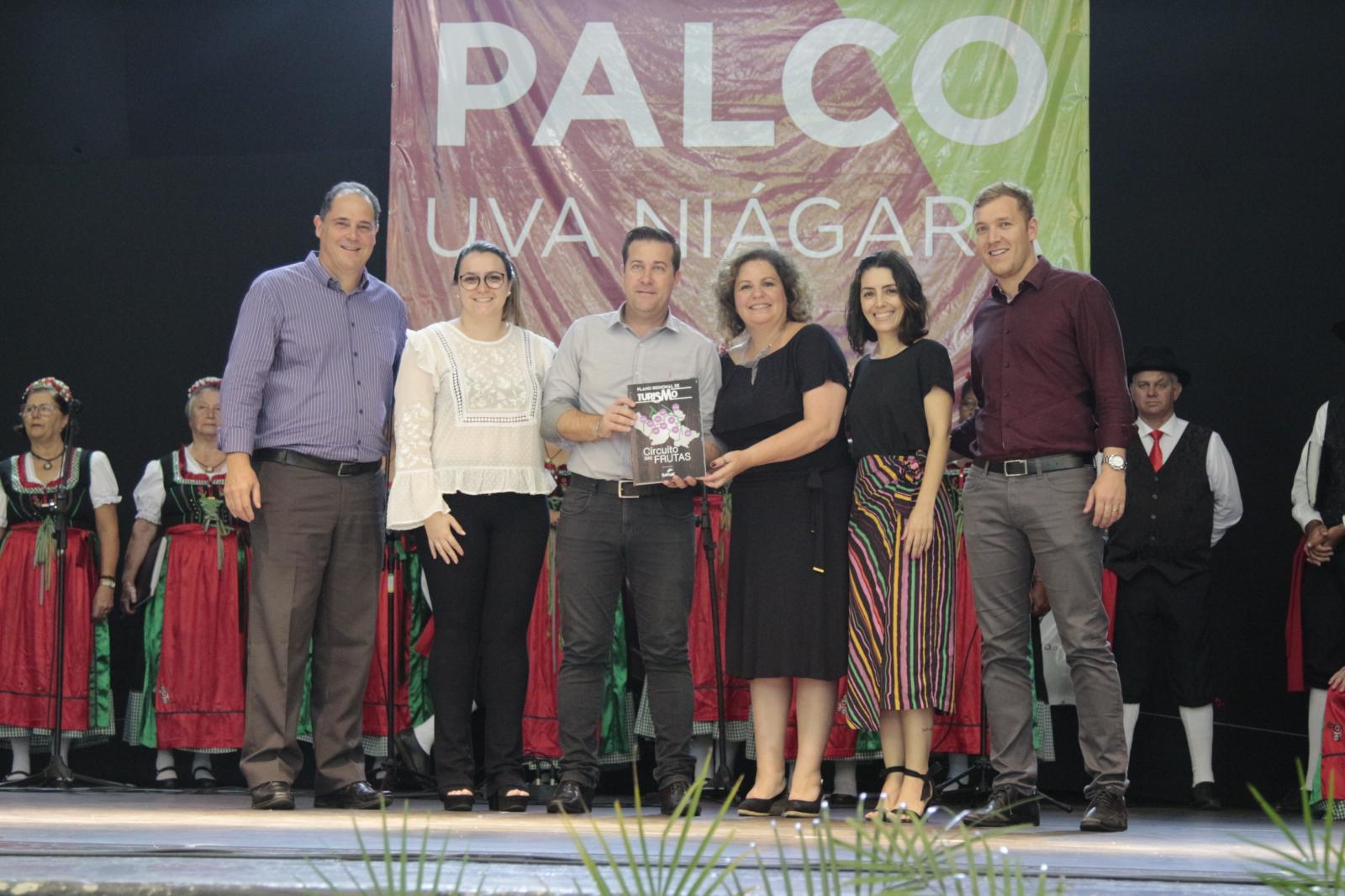 Representantes de Itatiba e Morungaba participam do evento de entrega do plano de turismo