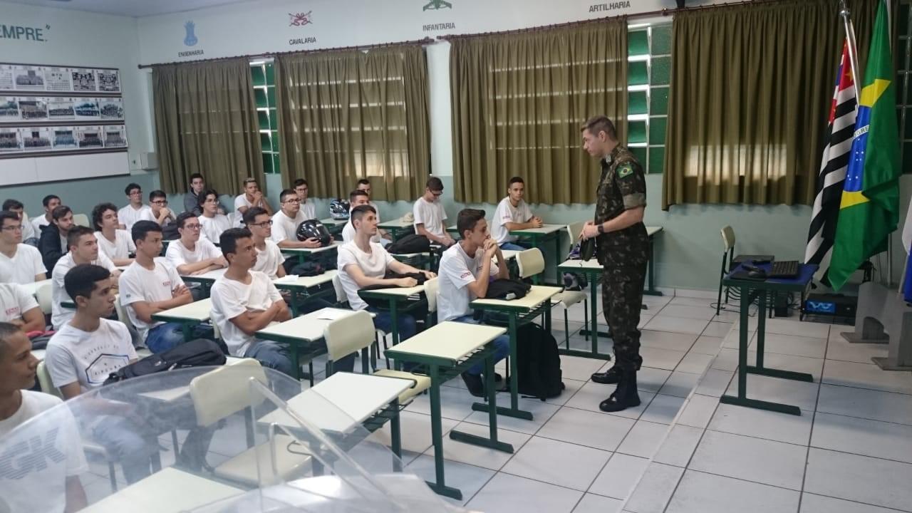 Alistamento militar obrigatório recebe 150 jovens nascidos em 2001