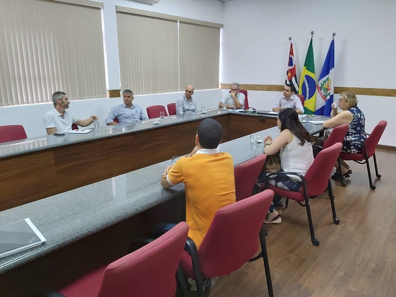 Após reunião, comércio itatibense tem horário alterado