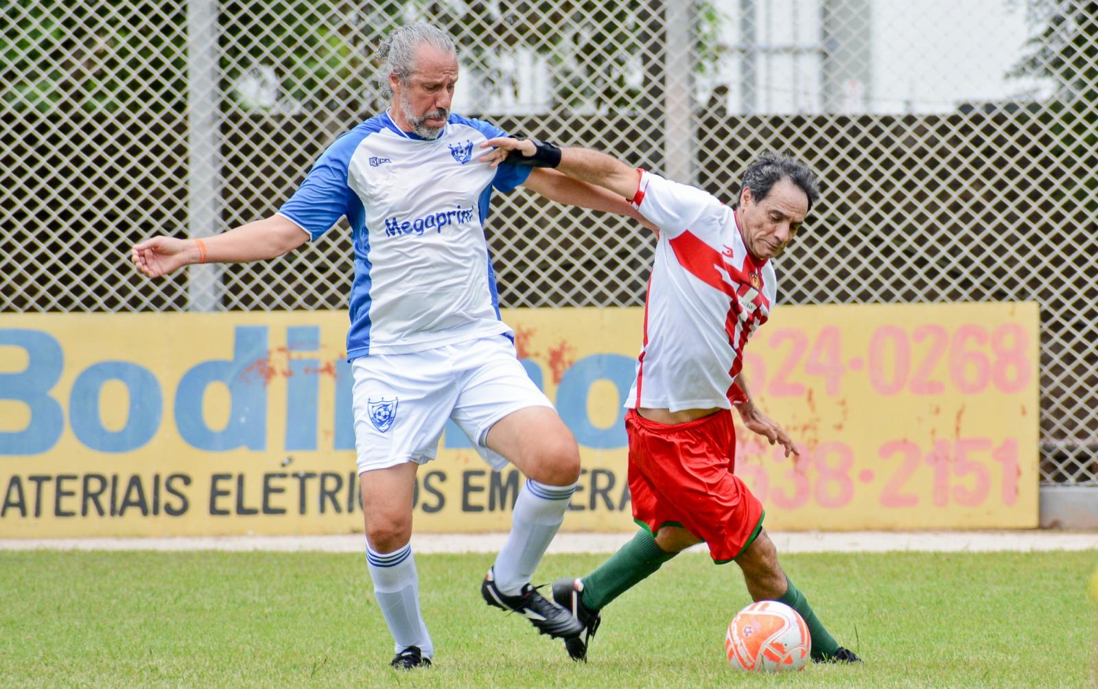 Dez jogos movimentam hoje a Taça Hazimu Bando de Futebol Máster e Super Máster