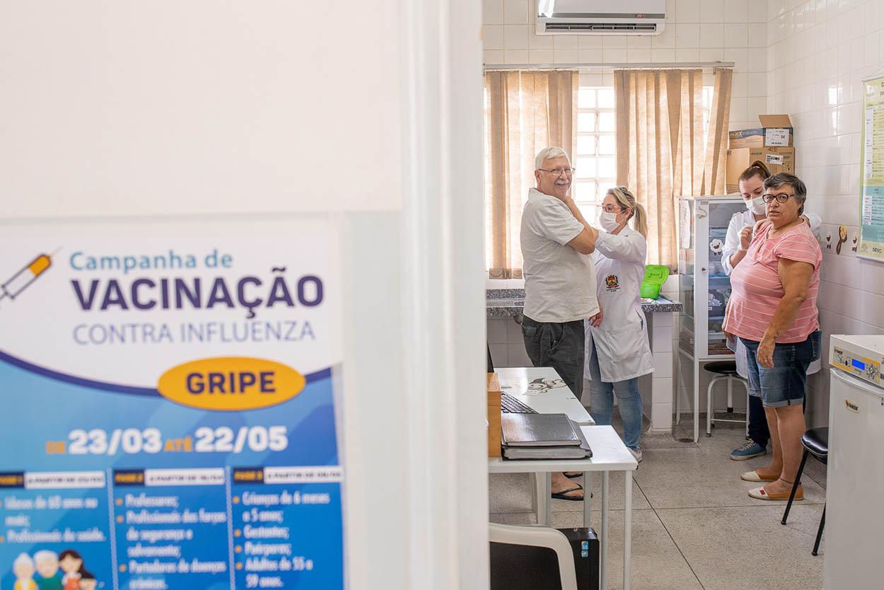 No primeiro dia de campanha, houve falta de vacinas no período da manhã, resultado da grande procura