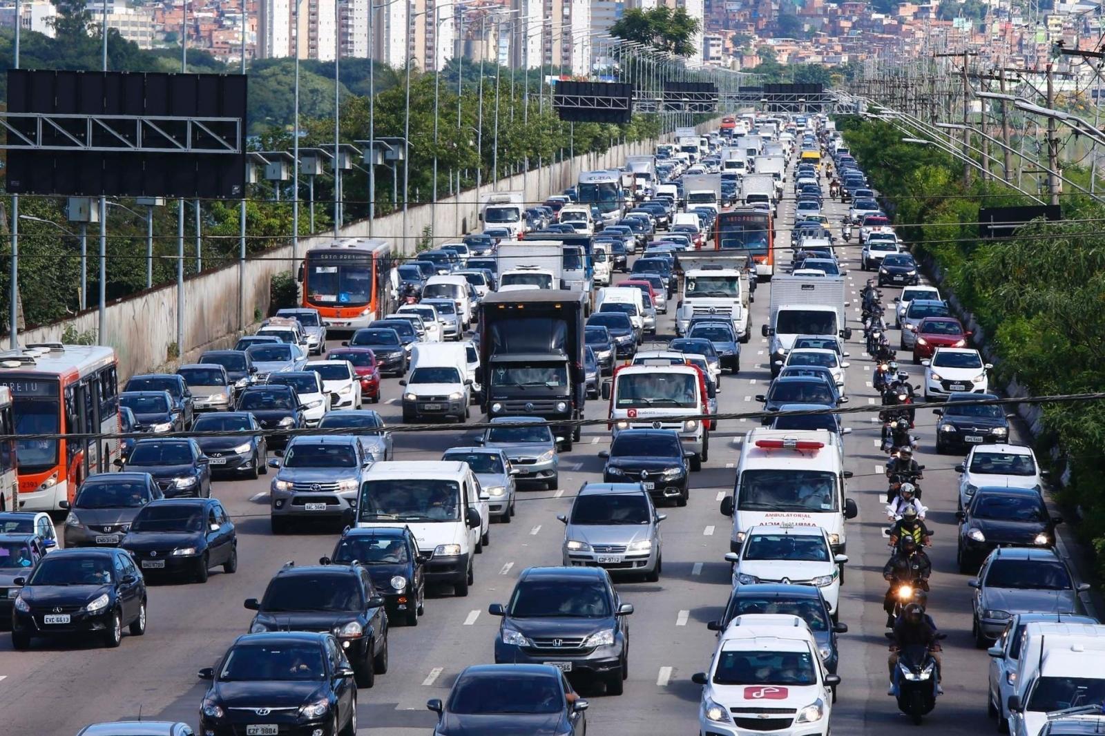 Proprietários de veículos com a placa terminada em 5 têm ate amanhã para pagar IPVA