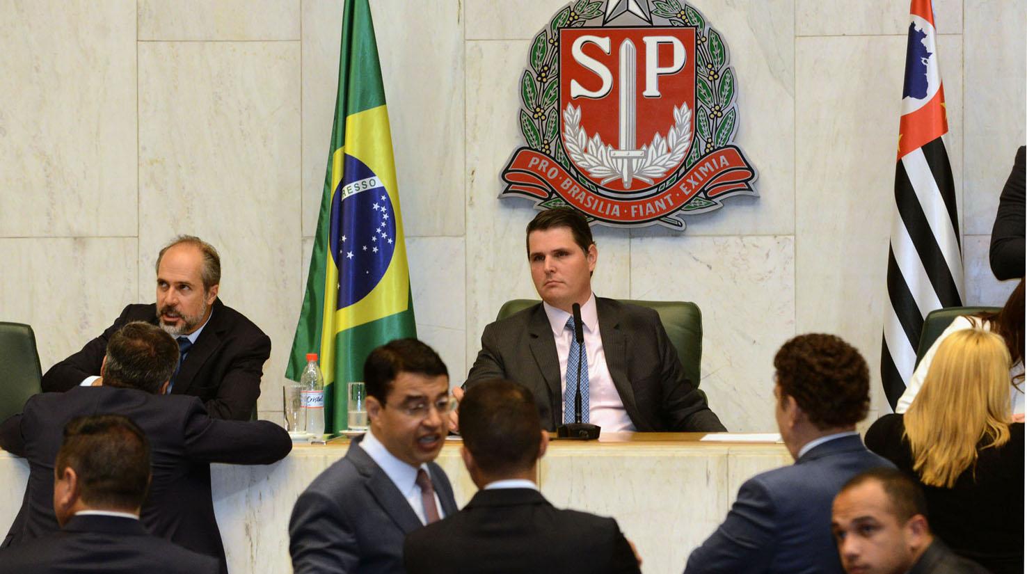 Reforma da previdência de servidor paulista é aprovada em meio a tumulto na Alesp