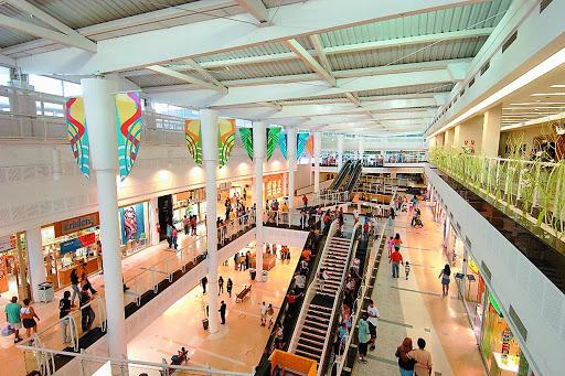 Shoppings passam a funcionar em horário reduzido