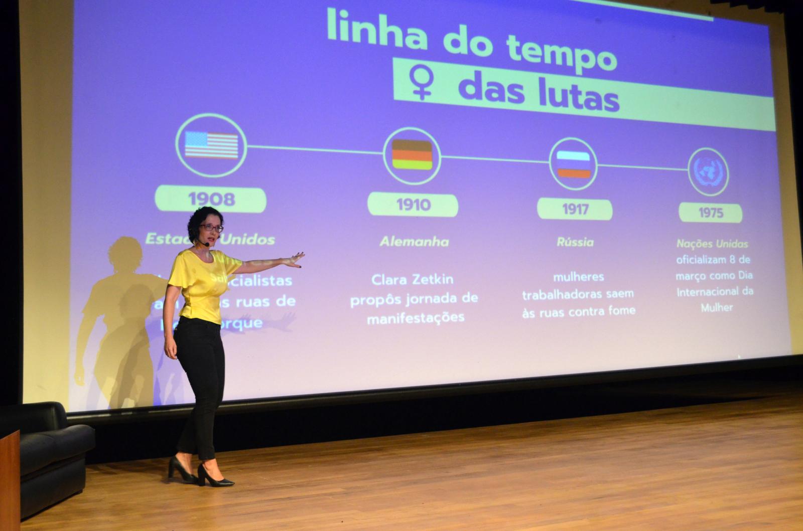 Teatro Ralino Zambotto recebe palestra sobre sororidade feminina