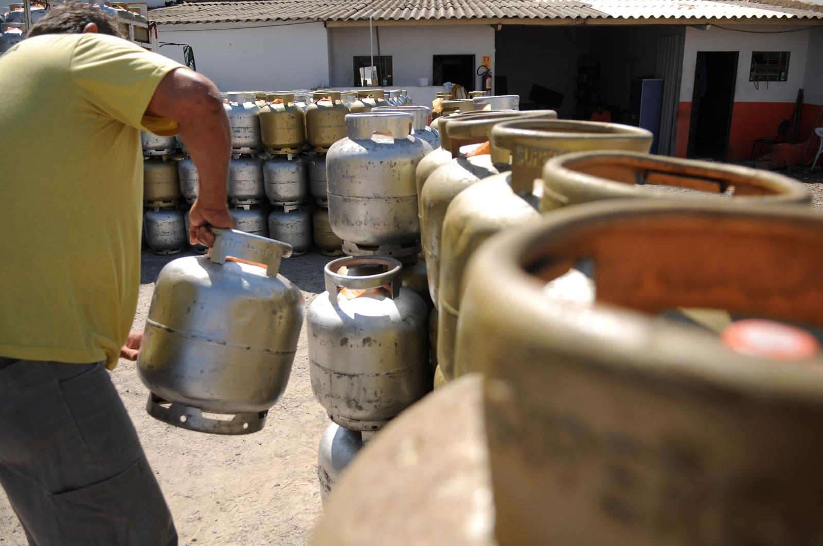 Governo de SP realiza ações contra preços abusivos do gás