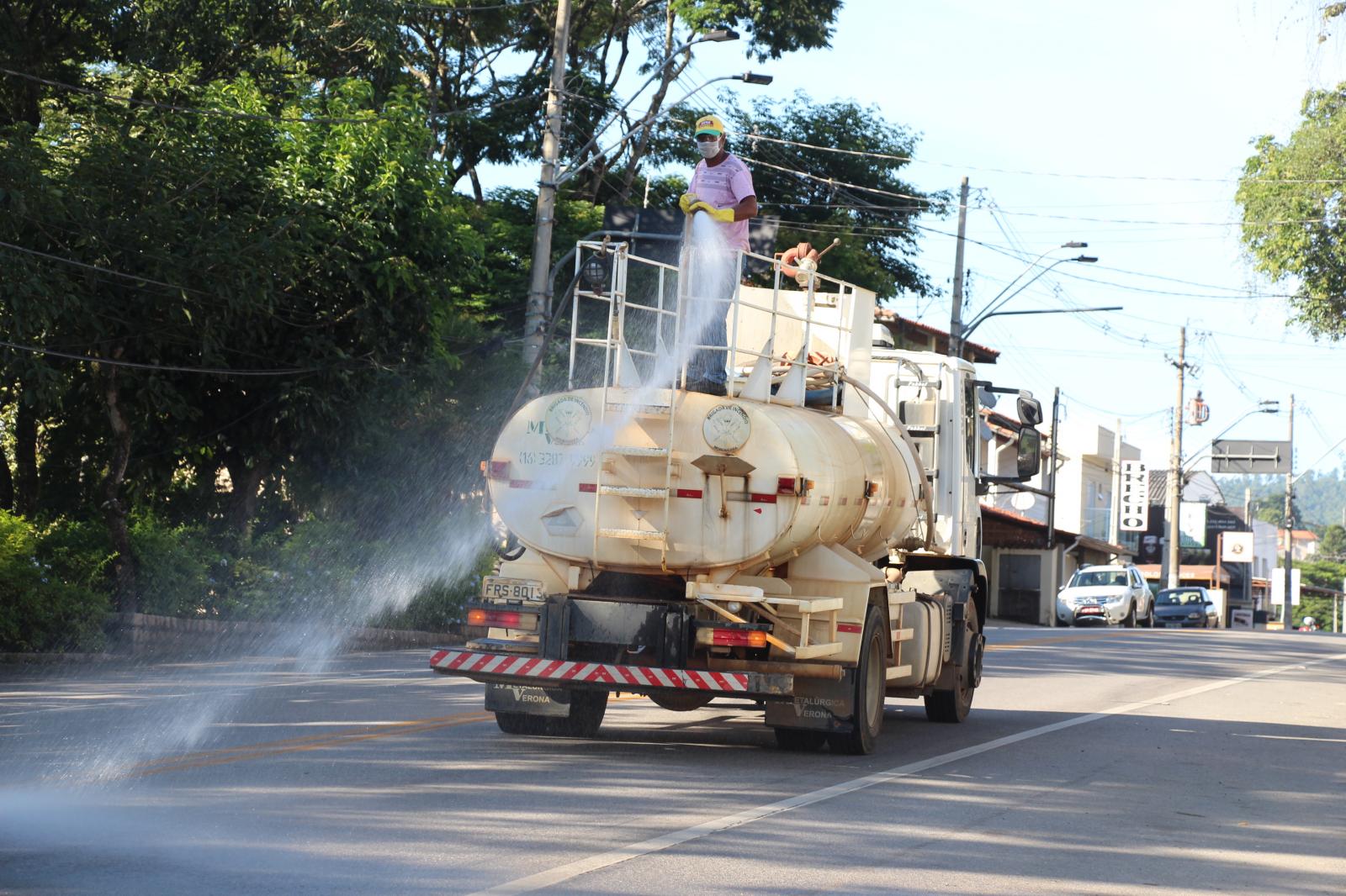 Prefeitura de Morungaba realiza barreiras e higienização nas ruas
