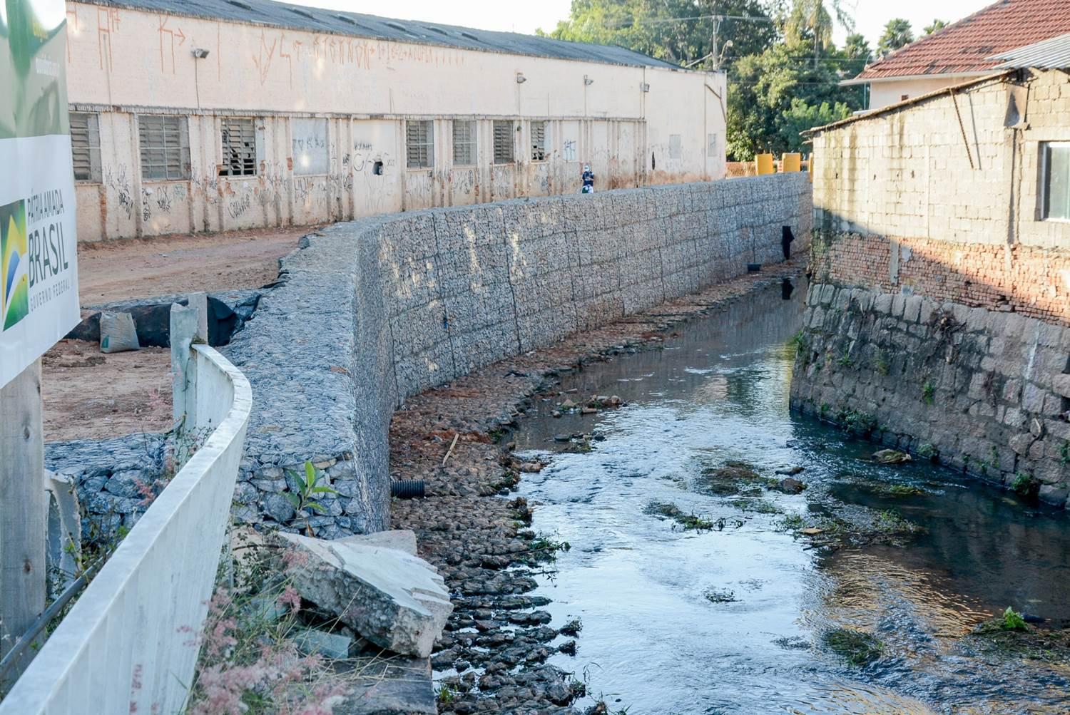 Prefeitura finaliza construção de muros em gabiões 