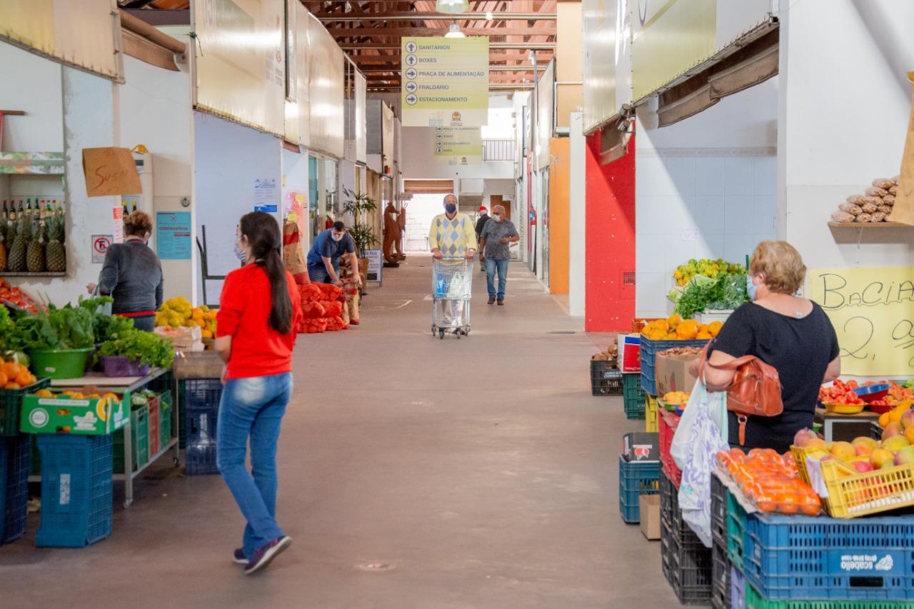 Comerciantes do mercadão recebem isenção de taxa de licença de funcionamento