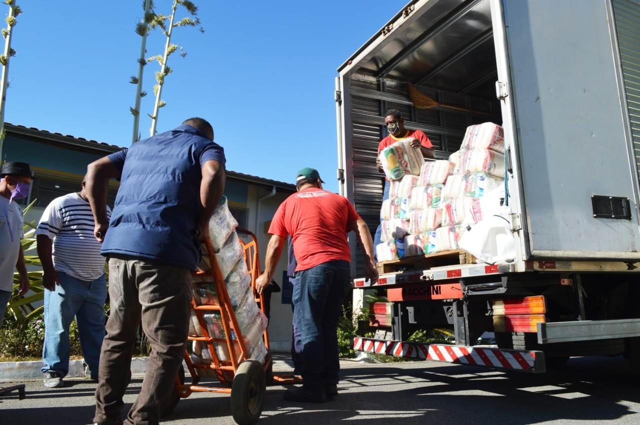 Covabra doa mil cestas básicas ao projeto do FSS