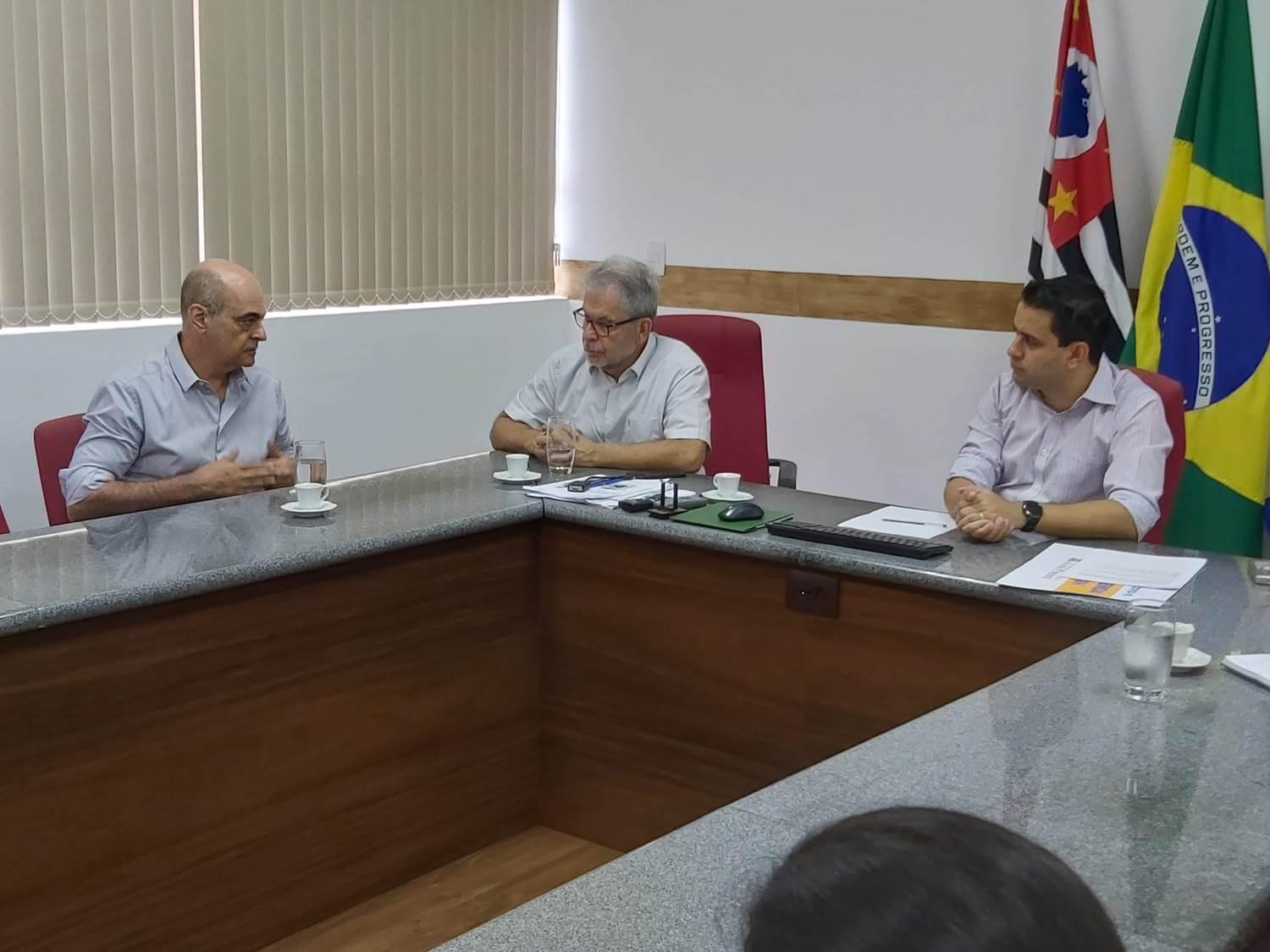 Estabelecimentos voltam a funcionar para recebimento de carnê e entrega de mercadoria