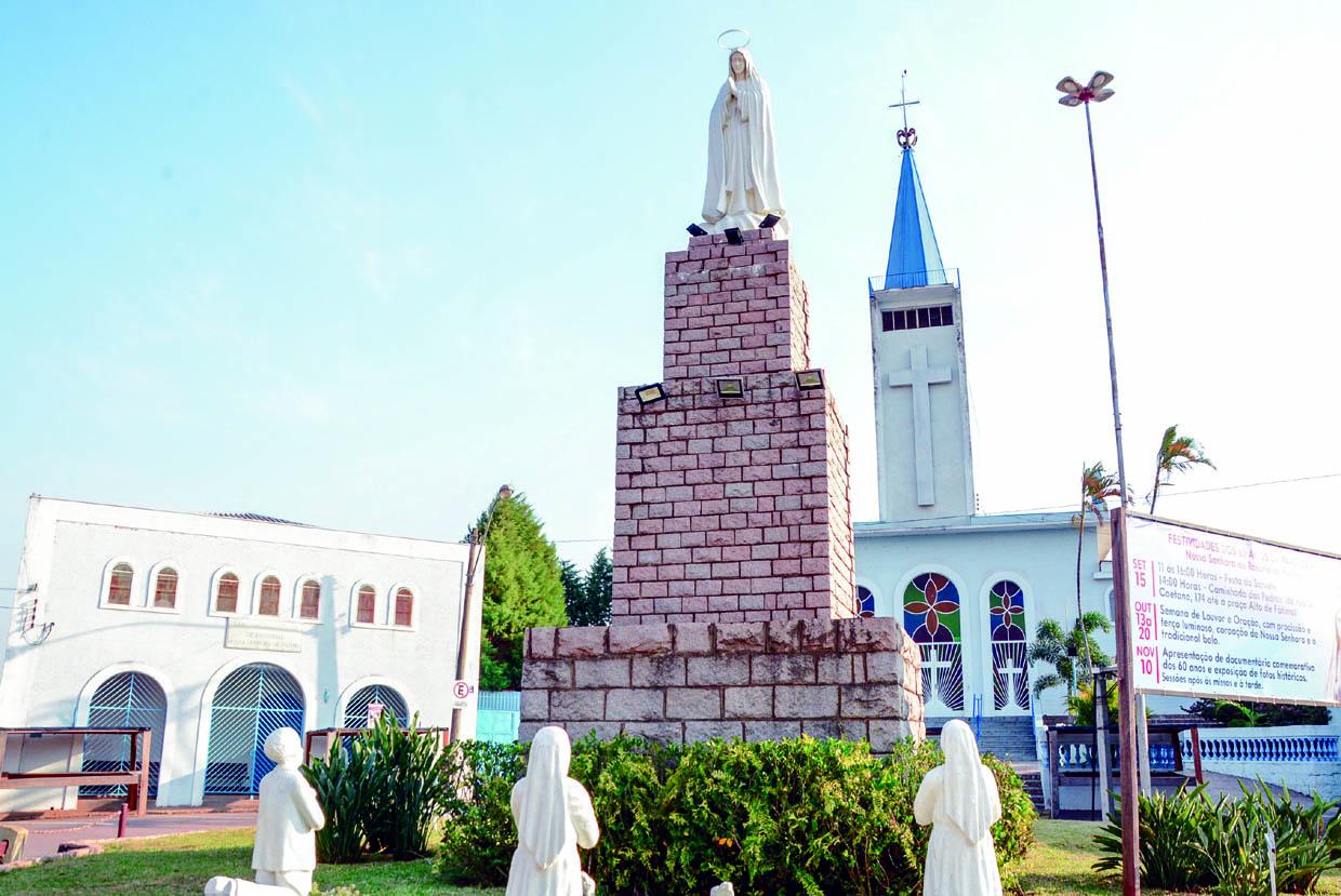 Imagem de Nossa Senhora de Fátima percorre ruas de Itatiba