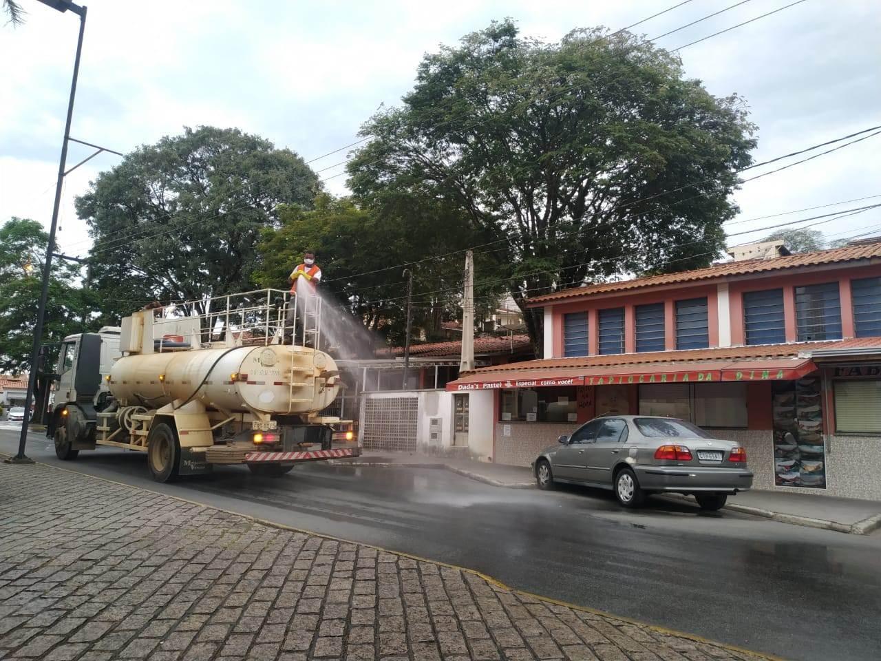 Limpeza nas vias públicas de Morungaba é intensificada pela Prefeitura