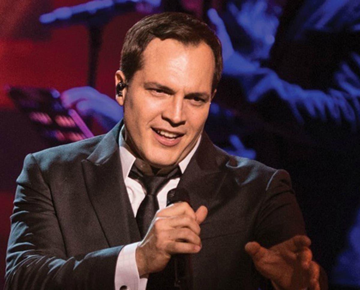 Daniel Boaventura faz live de tributo a Frank Sinatra em comemoração ao dia dos namorados