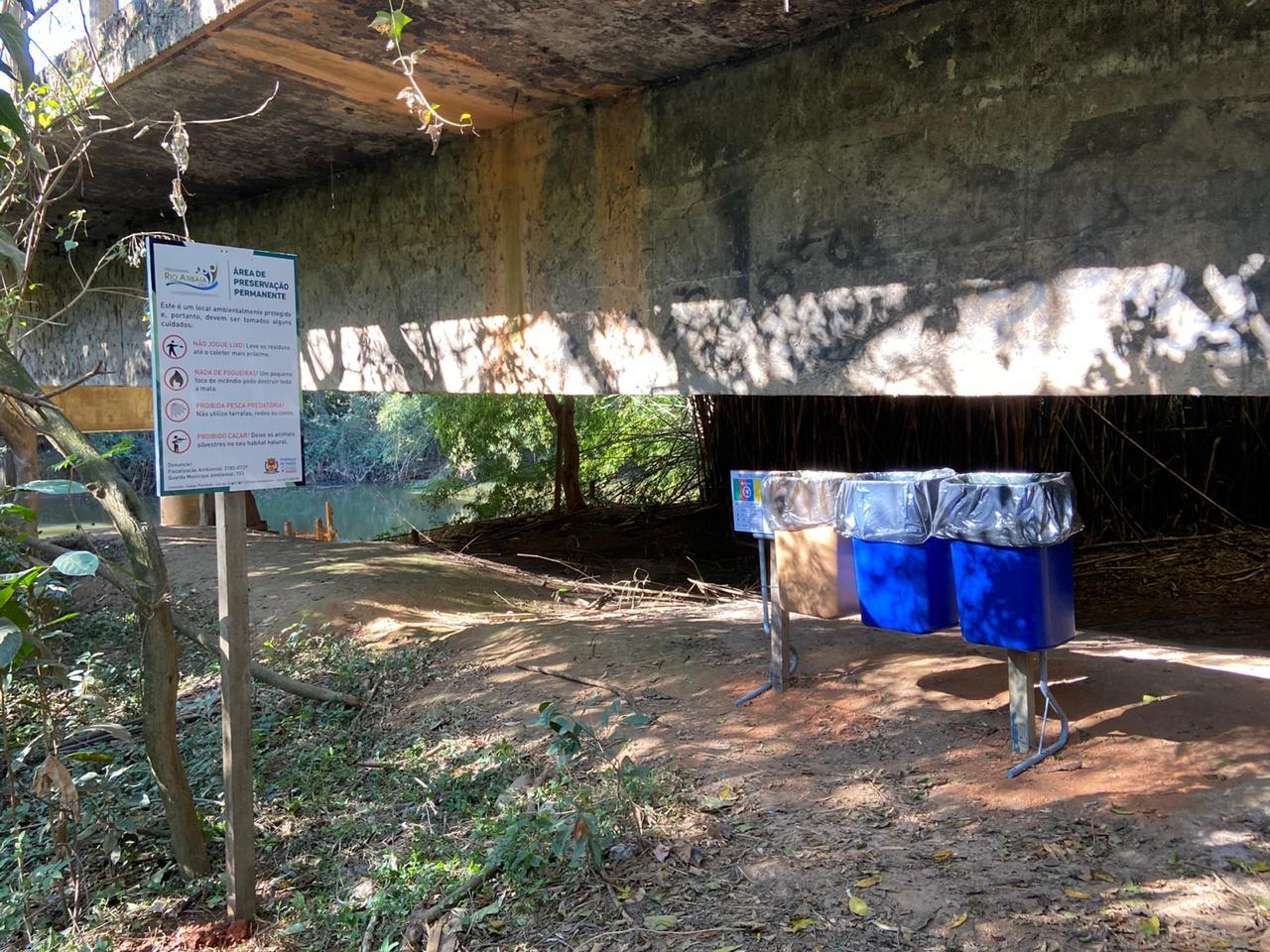 Mais de 400 kg de resíduos são retirados de área de preservação do Rio Atibaia
