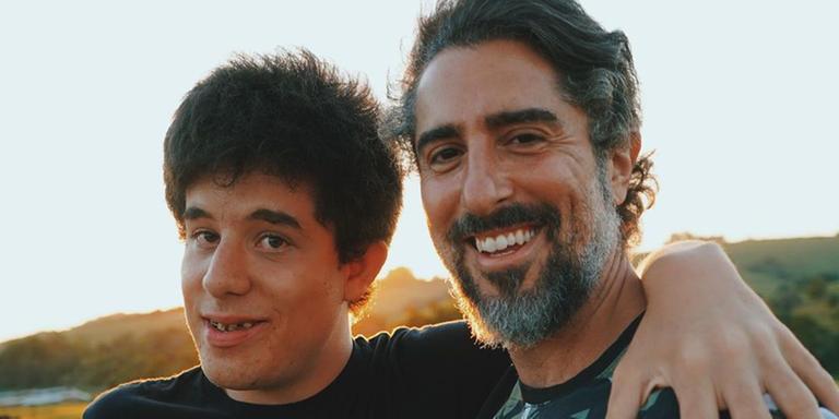 Marcos Mion posta foto com Romeo e fala do Dia do Orgulho Autista