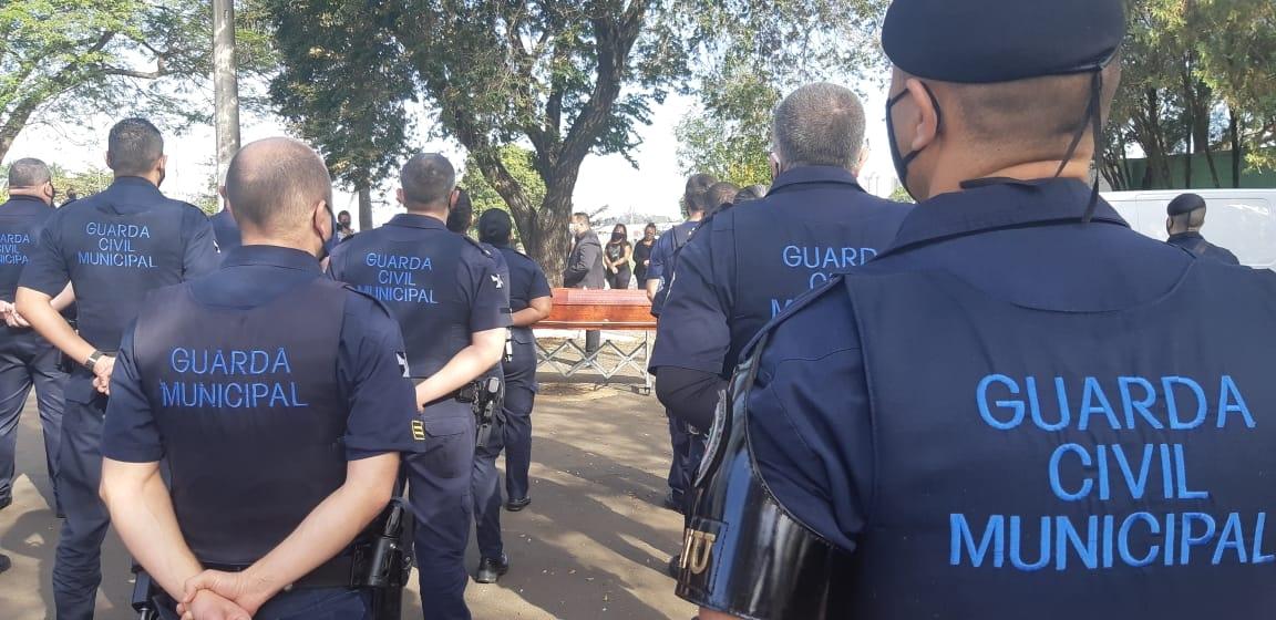 Guarda municipal de Nova Odessa é homenageado por colegas em sepultamento