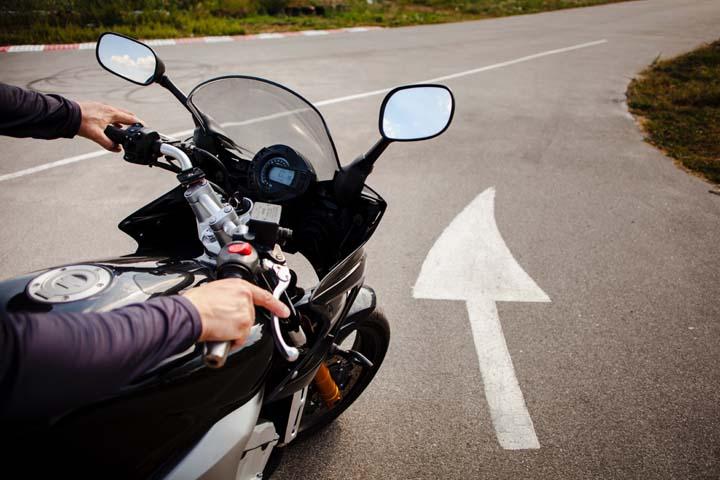 Com aumento de delivery, SBCM alerta motociclistas para prevenção de lesões