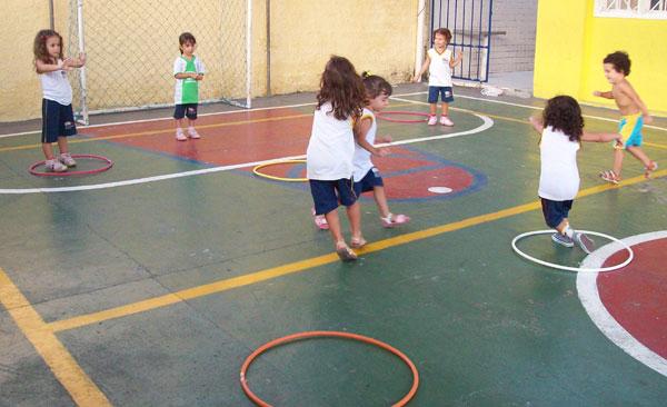 Dia da Infância: material resgata 25 brincadeiras da tradição oral brasileira para garantir a diversão em família