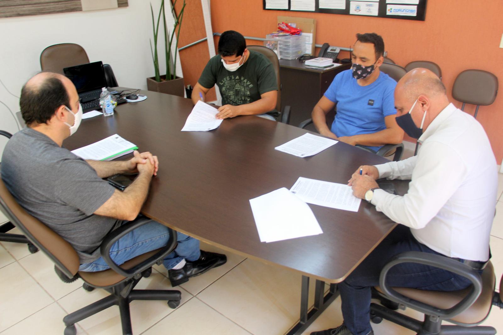 Assinado primeiro contrato de instalação no Distrito Industrial ‘Antonio Frare’