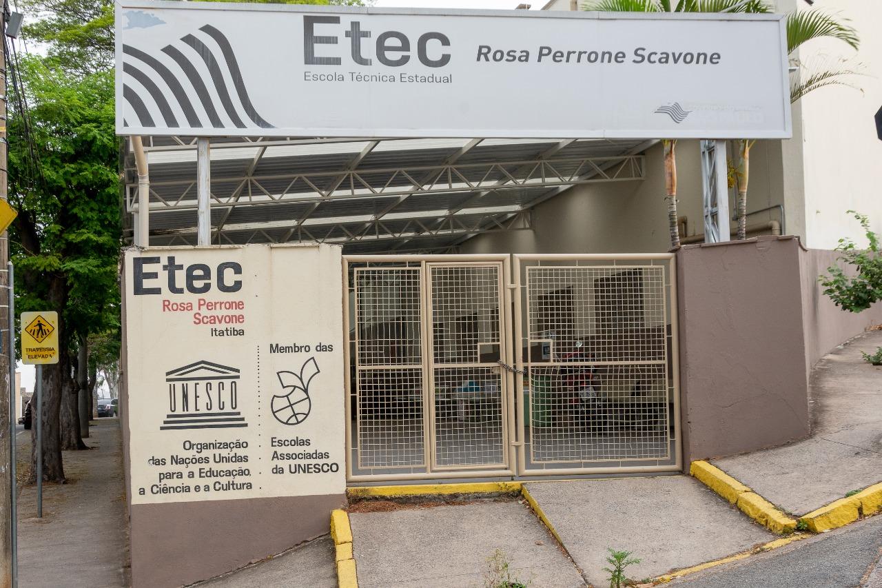  Etec Rosa Perrone está entre as 30 melhores escolas públicas do Brasil