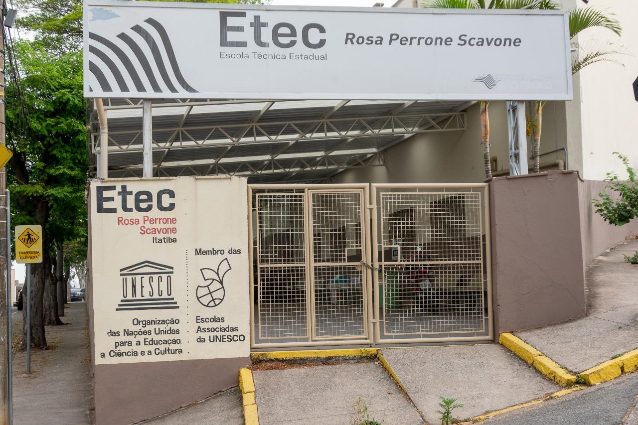 Etec Rosa Perrone está entre as 30 melhores escolas públicas do Brasil