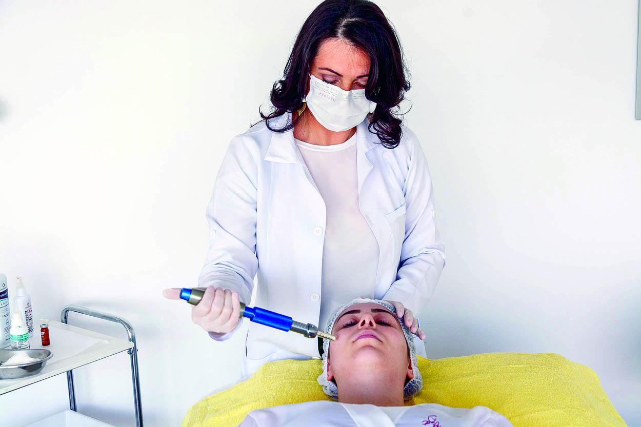 Esteticista explica sobre rejuvenescimento facial como opção de tratamento de pele 