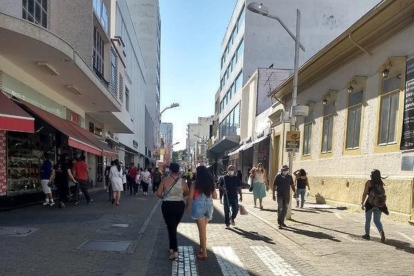 Natal: Lojistas devem investir em vitrines decoradas para atrair consumidores