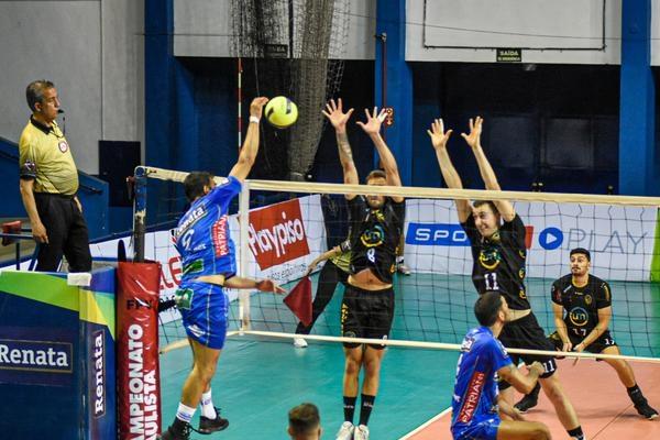 Vôlei Renata sai na frente nas semifinais do Paulista Masculino