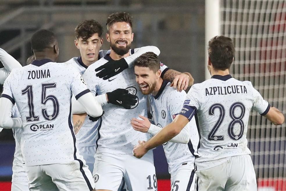 Chelsea e Sevilla vencem fora e são primeiros a avançar na Liga dos Campeões