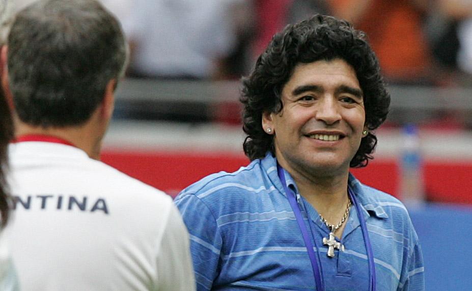Diego Maradona morre na Argentina após sofrer parada cardiorrespiratória